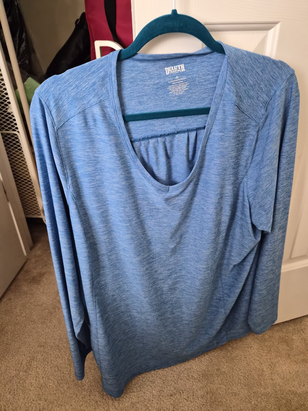 Duluth Trading Co Women’s Heather Sky Blue V-Neck Long Sleeve Top
